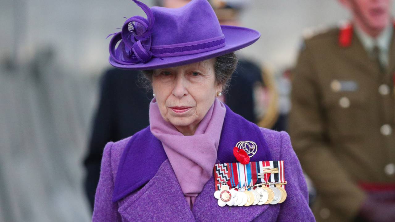 Princess Anne leads Anzac Day commemorations in purple "mourning" coat