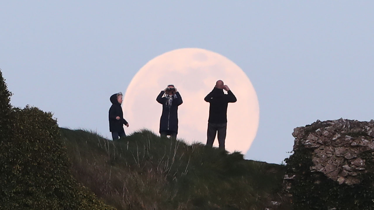 ‘Pink’ supermoon will light up our skies tonight