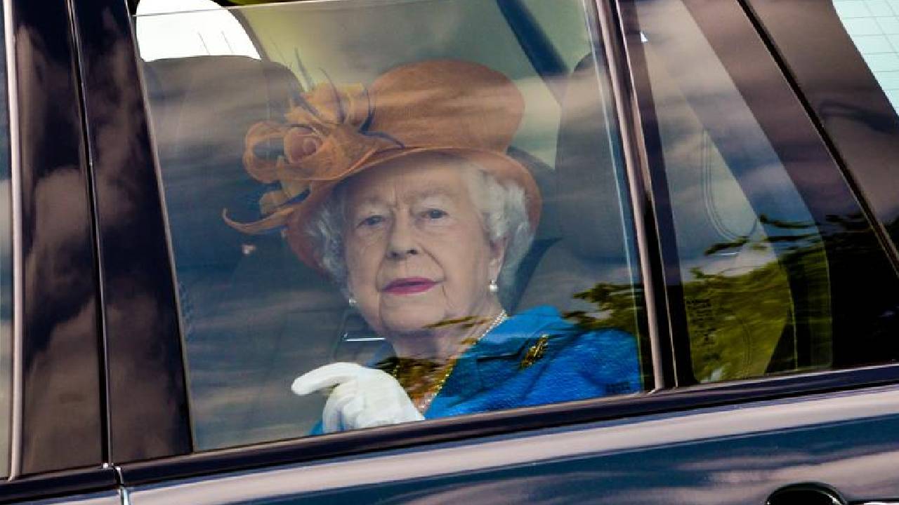 Queen caught up in new royal security scare