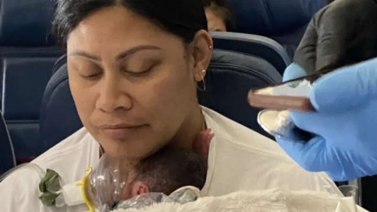 Mum Who Gave Birth While Flying Admits She Had “no Idea” Of Pregnancy 5743