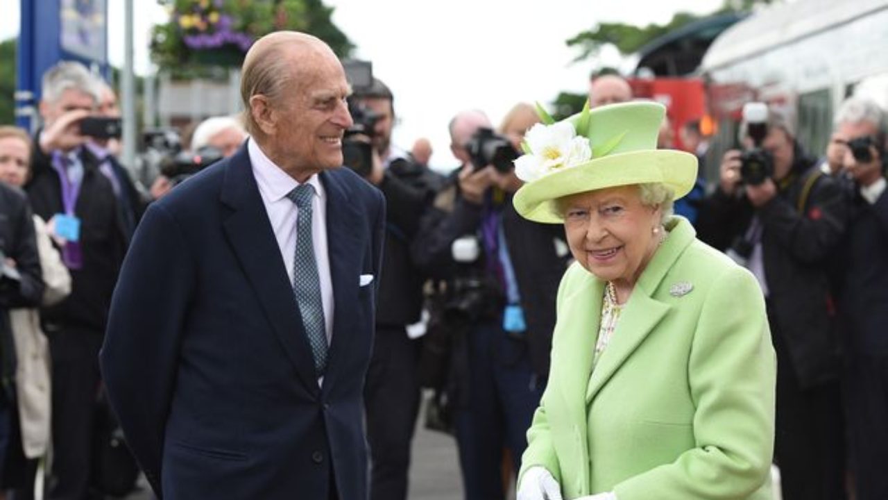 Queen looks back on special tour with Prince Philip: “I treasure my many memories” 