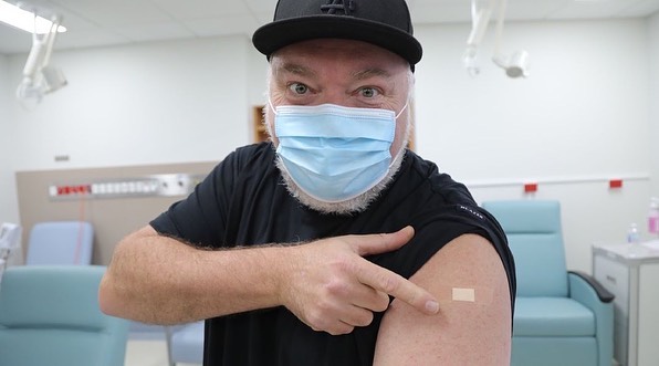 Kyle Sandilands jumps vaccination queue then says “privilege still exists”