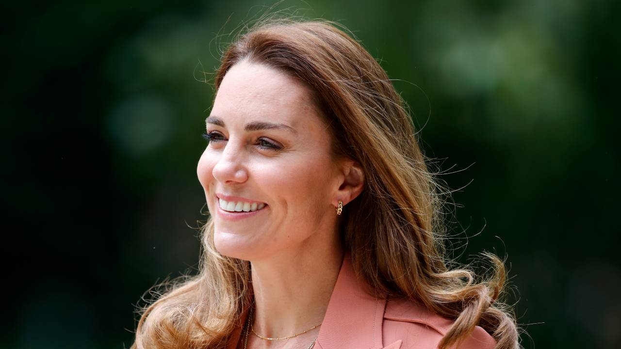 Fashion Queen! Duchess Kate's sweet surprise for school kids