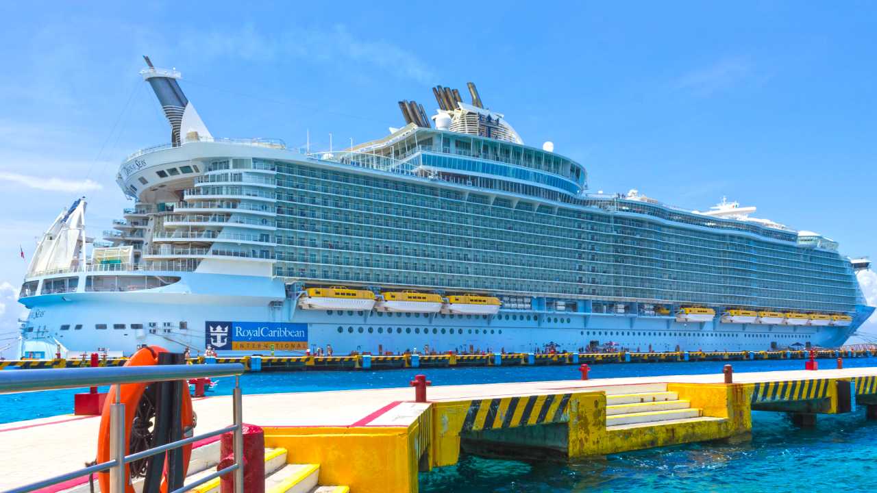 Cruise line calls off “blockbuster” season 