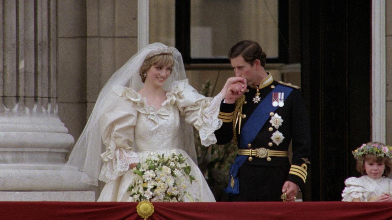 Slice of Charles and Di's wedding cake goes under the hammer