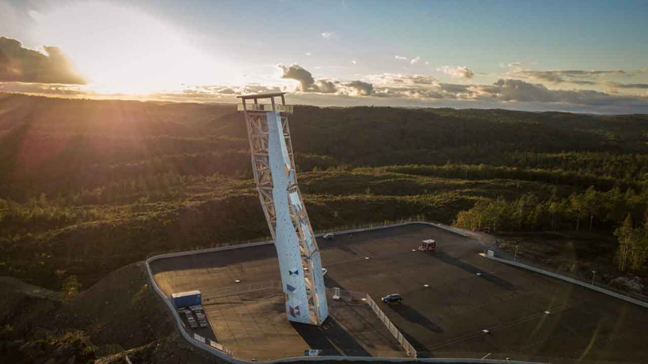 Would you climb a 47-metre tower for a free car lease? In Norway, you can