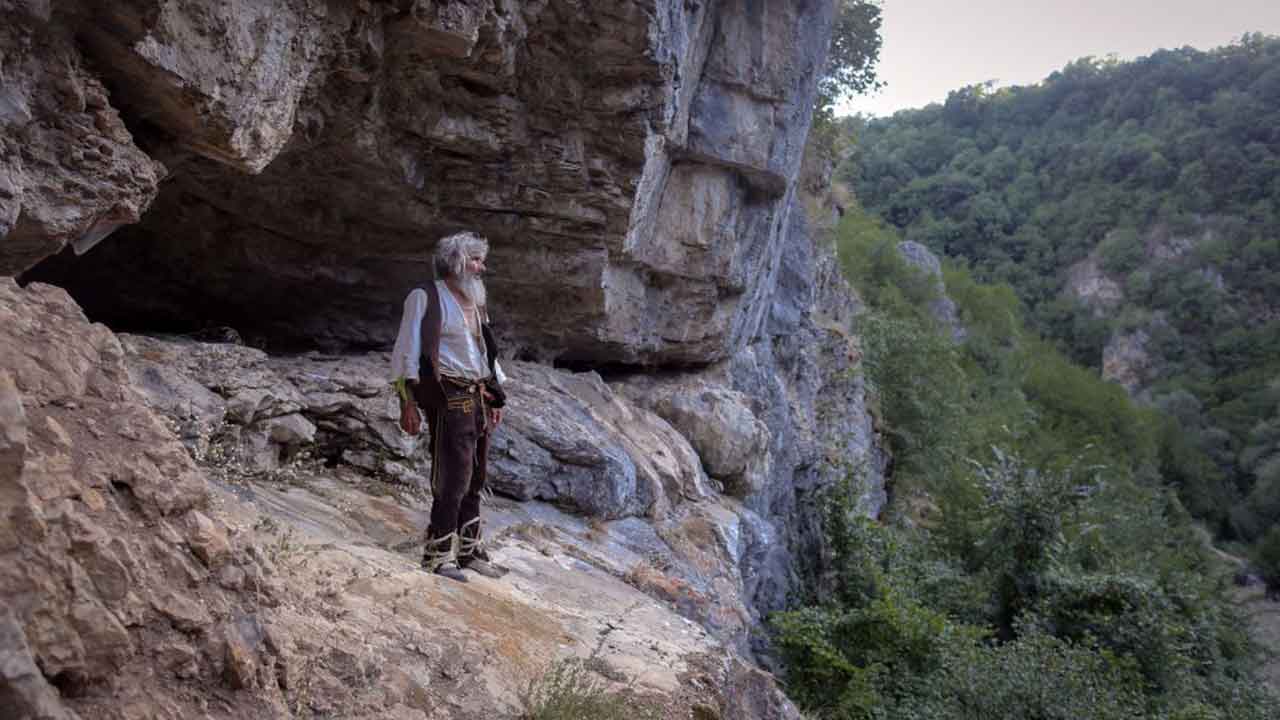 Man living in cave for 20 years gets COVID jab