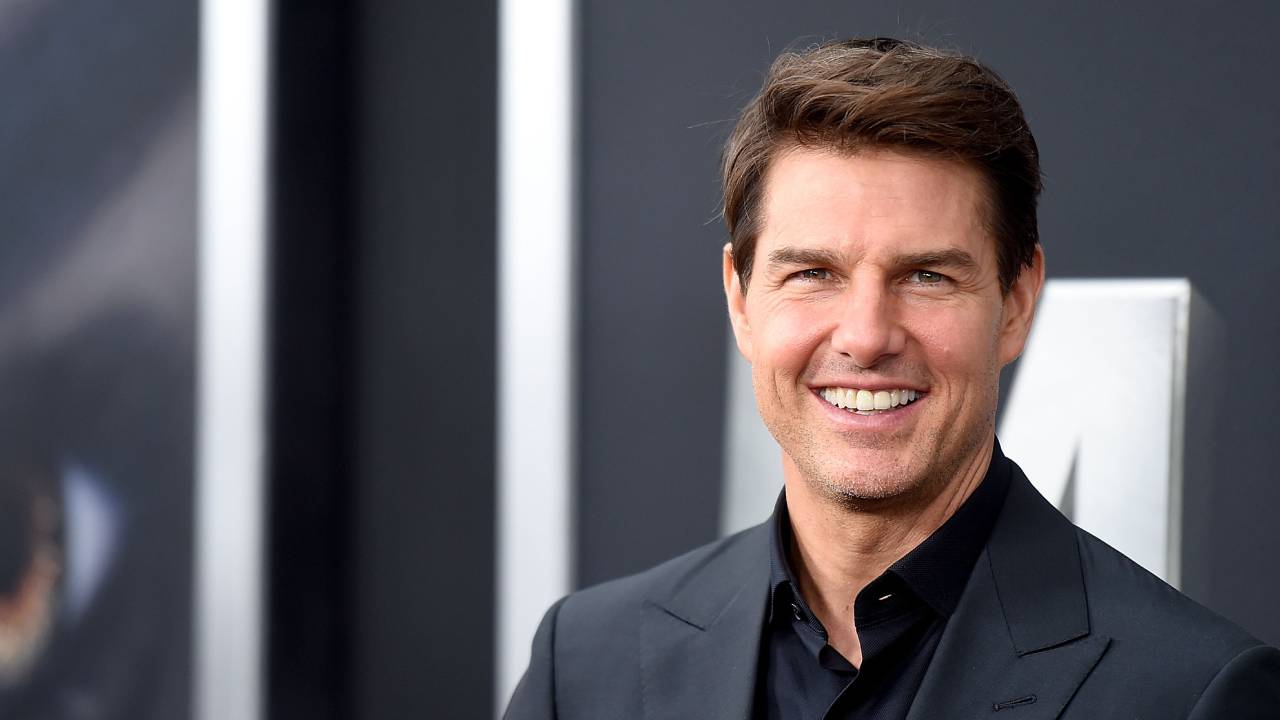 The incredibly lucky landing of Tom Cruise in a family’s backyard