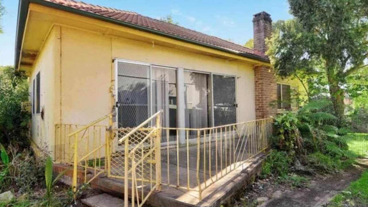 Fibro house in Western Sydney sells for over a million dollars