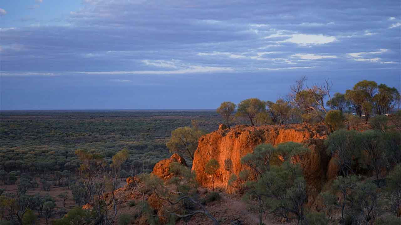 Queensland town GIVING AWAY land