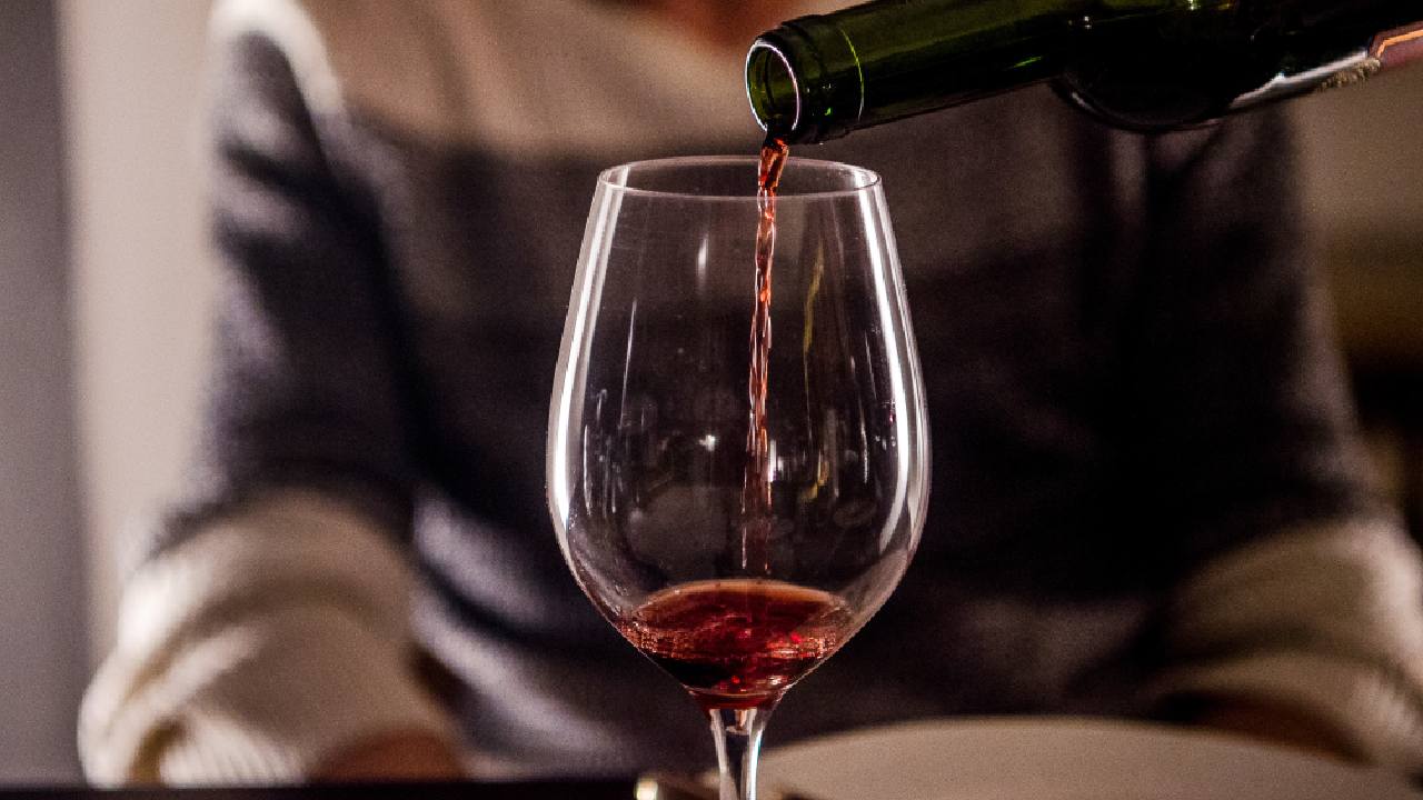 Does wine make the heart flutter?