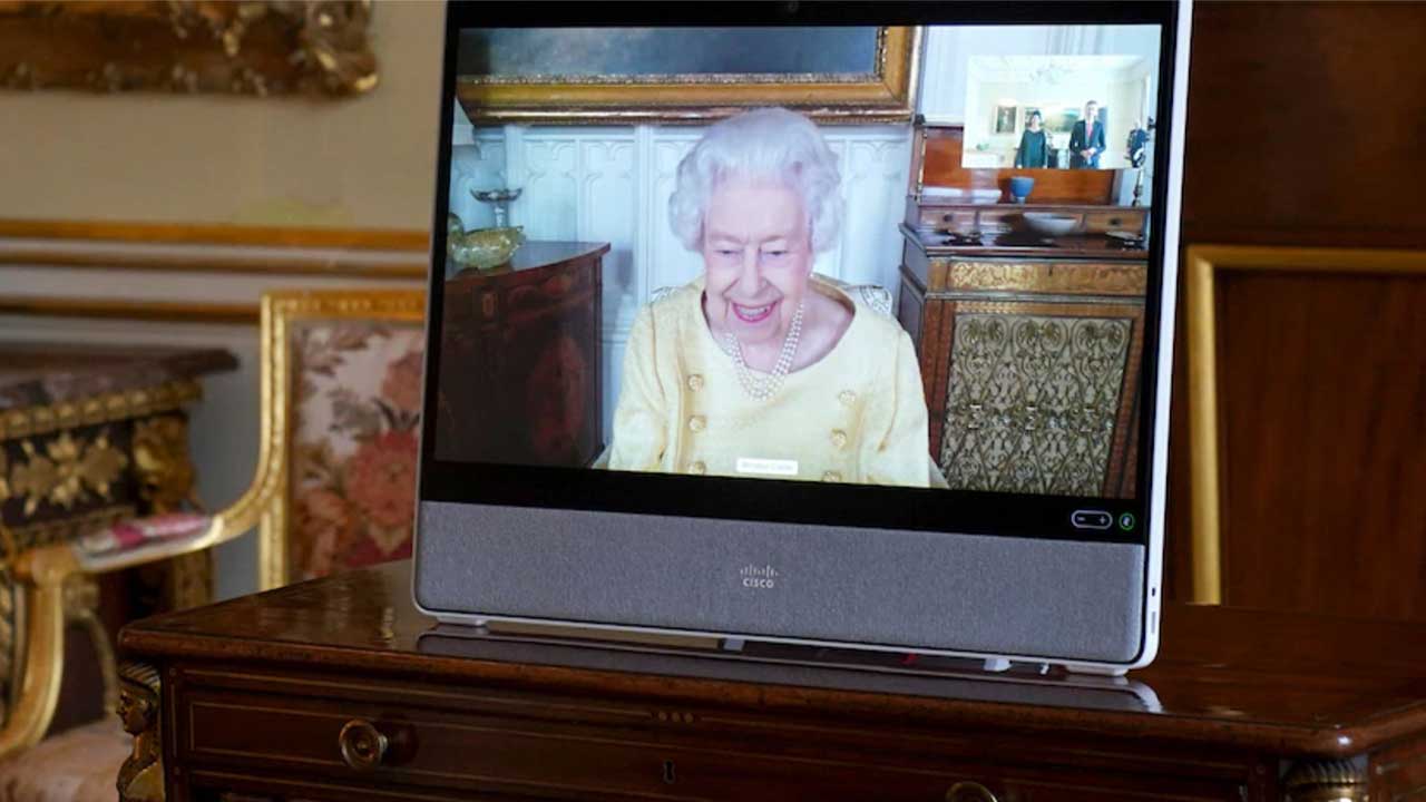 Queen speaks for first time since hospital scare