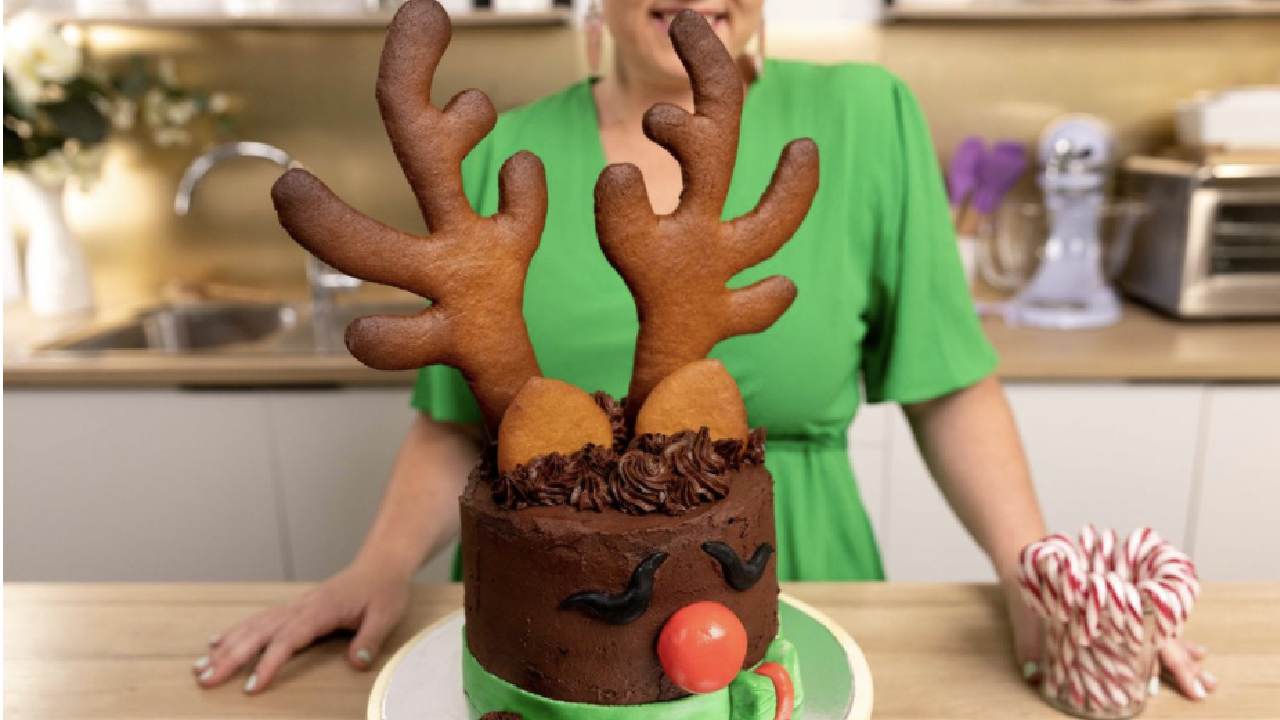 Rudolph the Red-Nosed Reindeer cake