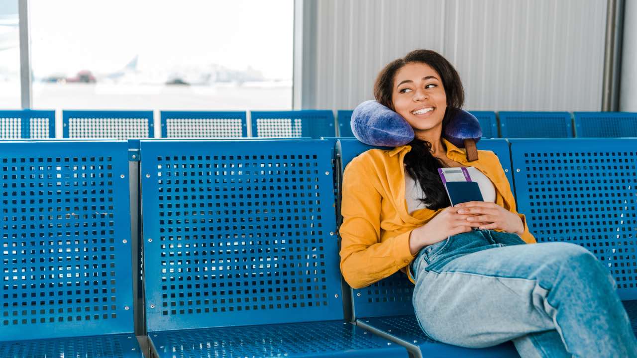 Woman avoids baggage fees with genius neck pillow hack