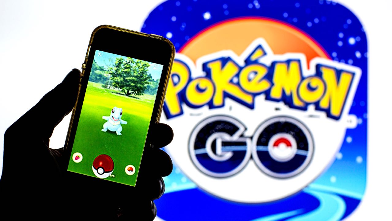 Two US cops fired after abandoning a robbery to play Pokemon Go