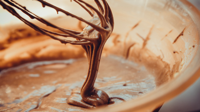 The easy trick to stop making a mess when making a cake