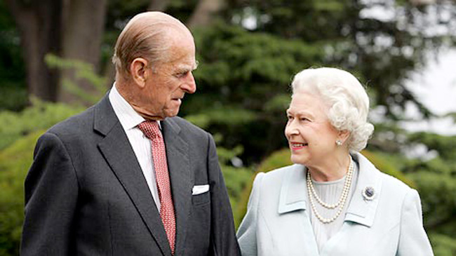 the-queen-loses-her-temper-at-prince-philip-according-to-new-biography